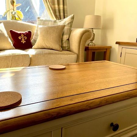 Beautiful 2 Bedroom, 2 Bathroom Flat With Parking. Pitlochry Extérieur photo