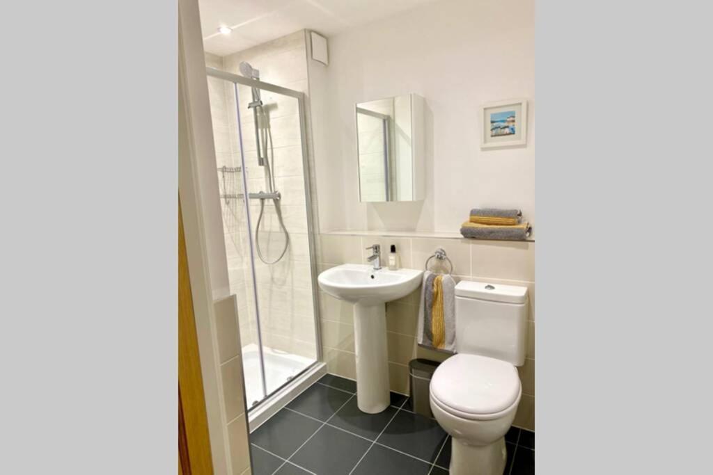 Beautiful 2 Bedroom, 2 Bathroom Flat With Parking. Pitlochry Extérieur photo