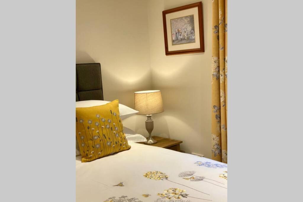 Beautiful 2 Bedroom, 2 Bathroom Flat With Parking. Pitlochry Extérieur photo