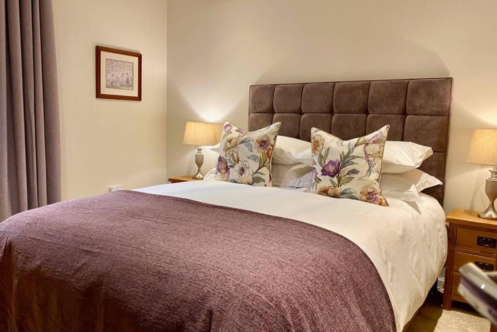 Beautiful 2 Bedroom, 2 Bathroom Flat With Parking. Pitlochry Extérieur photo