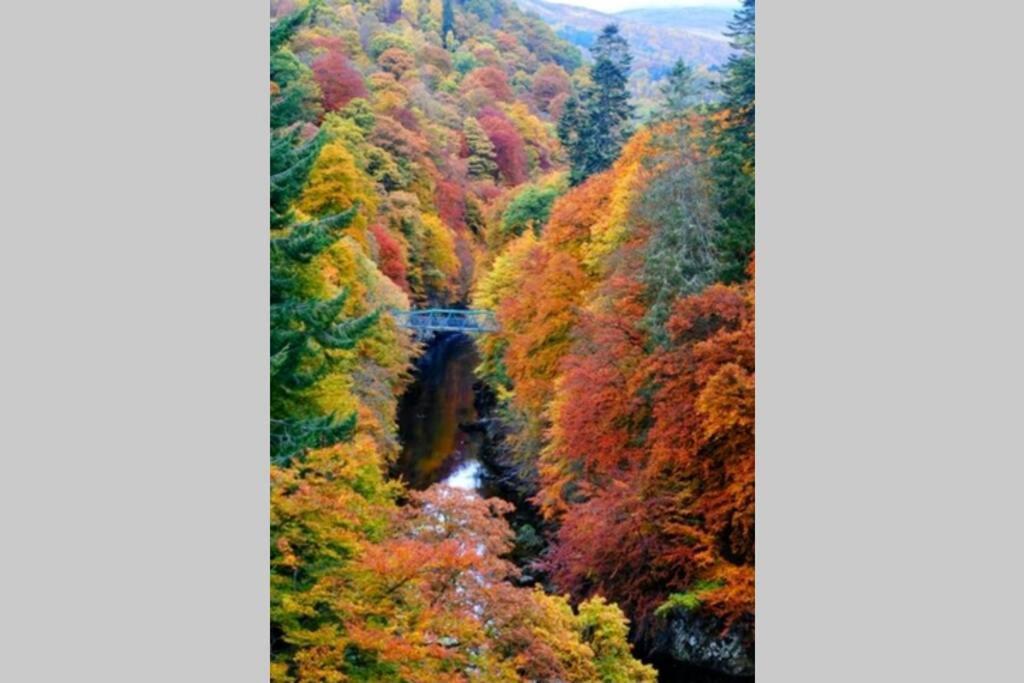 Beautiful 2 Bedroom, 2 Bathroom Flat With Parking. Pitlochry Extérieur photo