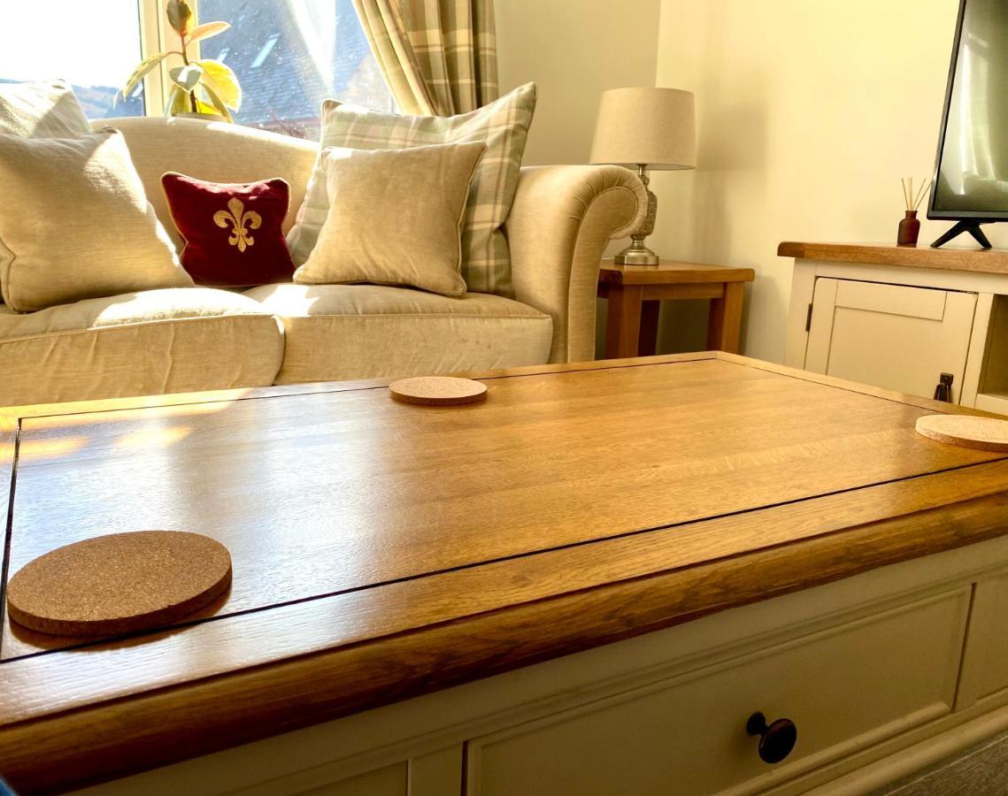 Beautiful 2 Bedroom, 2 Bathroom Flat With Parking. Pitlochry Extérieur photo